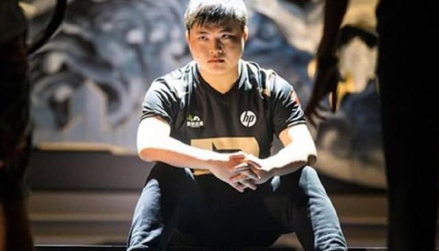 [中超]蒋圣龙头球中横梁 路易斯门前补射得手.